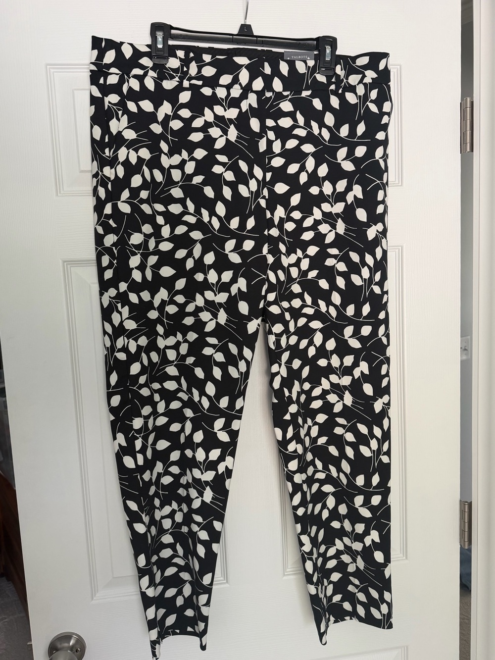 Talbots Black & White Leaf-Print Cropped Pants